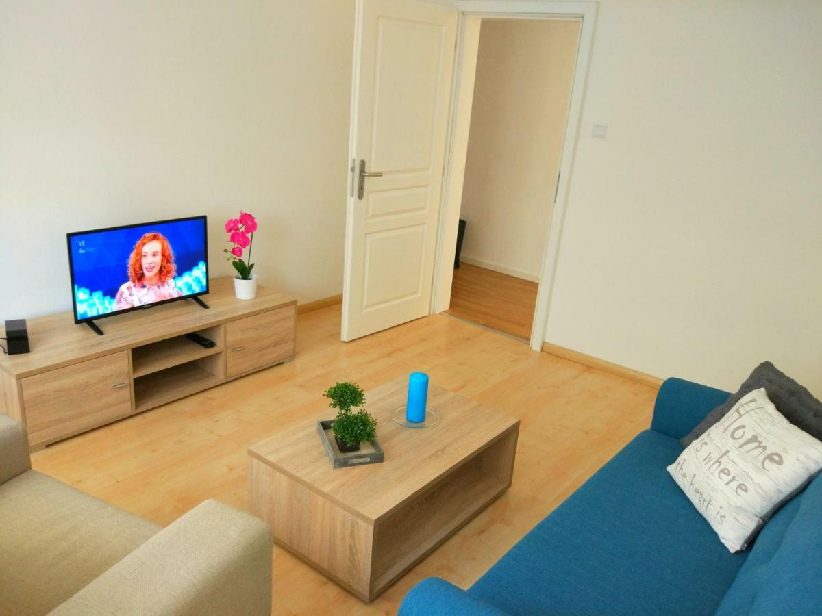 Riverview Apartment Bratislava Eksteriør billede